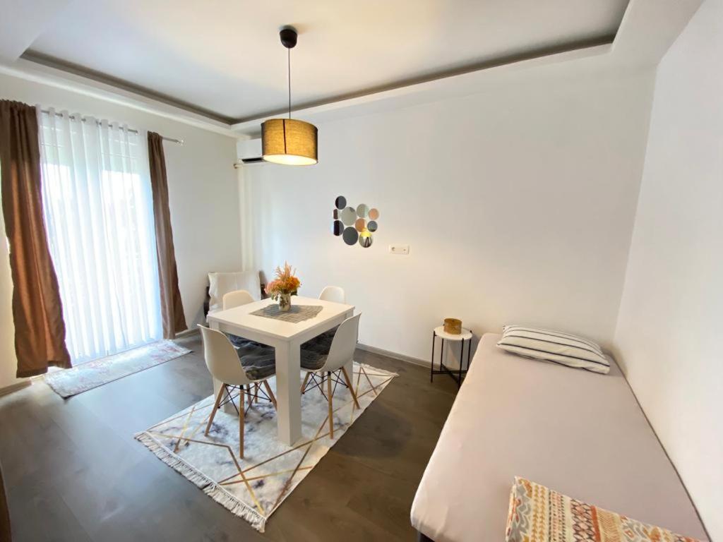 Mia Airport Apartment